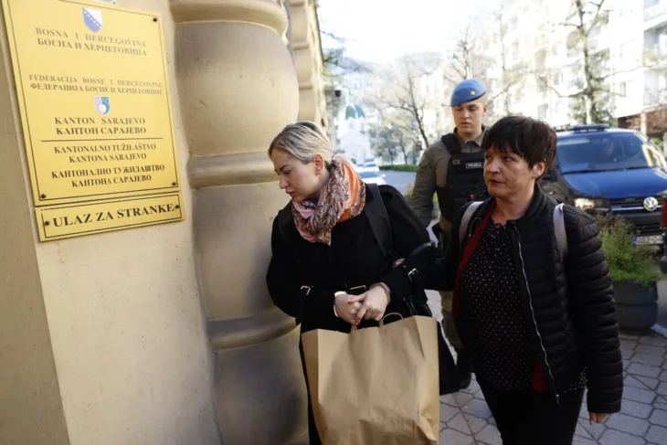 Dzenita Viteskic predate tuzilastvu 3 fena