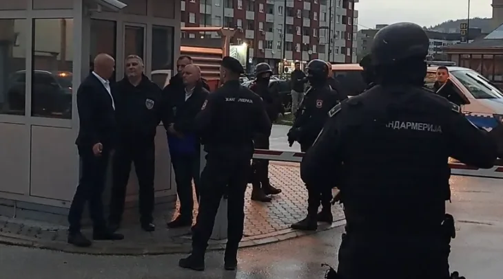 SIPA ispred zgrade u kojoj se nalazi Milorad Dodik 1