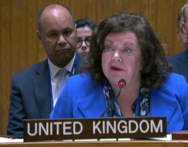 Karen Pierce  un