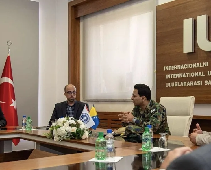Ius pakistan deligacija