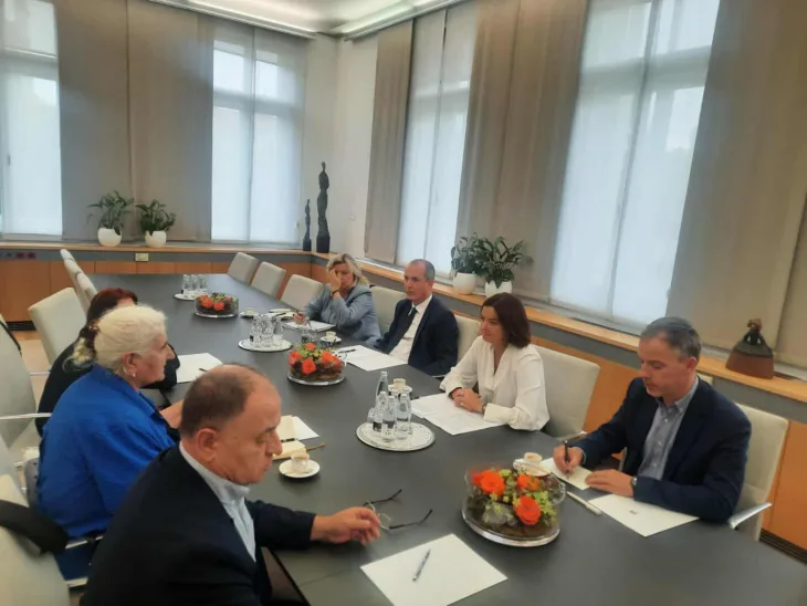 Majke Srebrenice u posjeti Sloveniji: Fokus na borbi protiv negiranja genocida i obrazovanju mladih