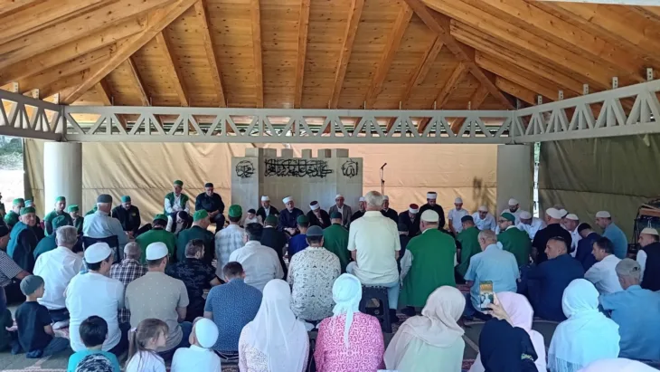 Tradicionalni zikr i mevlud obiljezili manifestaciju dani husein ef djoze u ustikolini viber image 2025 06 21 14 41 30 1 6856bceb97151