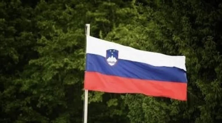 Slovenija zastava