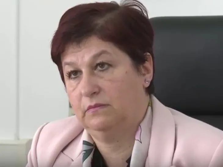 Azra muzur 040918 tw1024