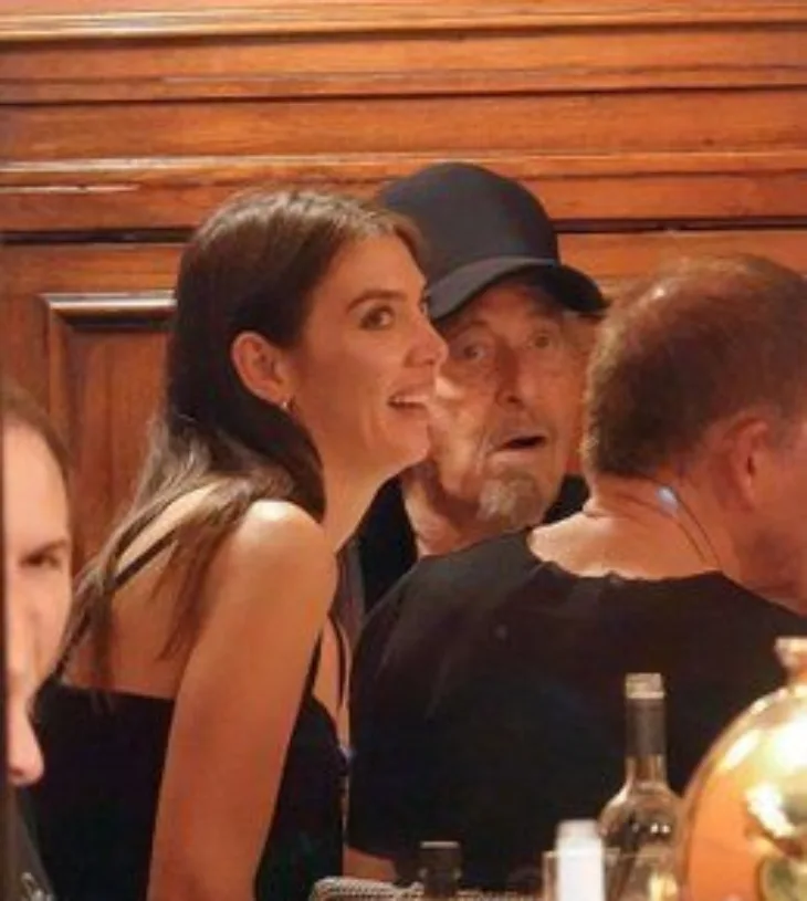 Al Pacino snimljen u drustvu 28 godisnje novinarke
