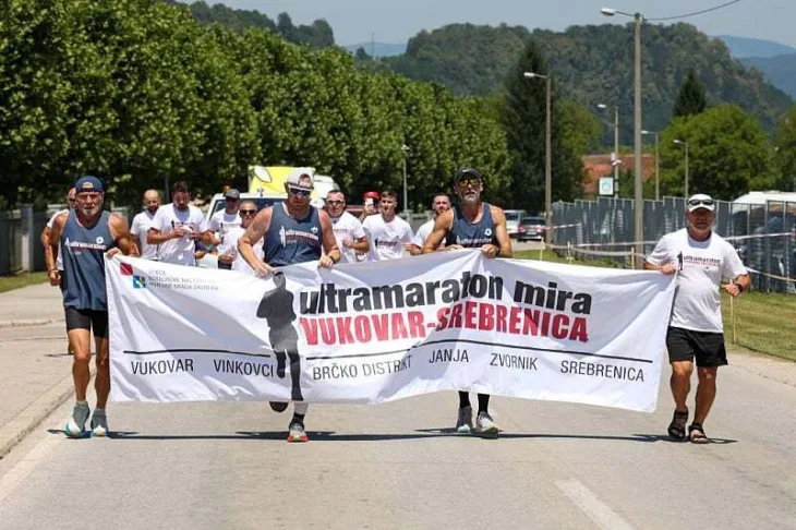 Vukovar genocid u Srebrenici  Zapoceo 14 Ultramaraton Vukovar Srebrenica dug 227 kilometara