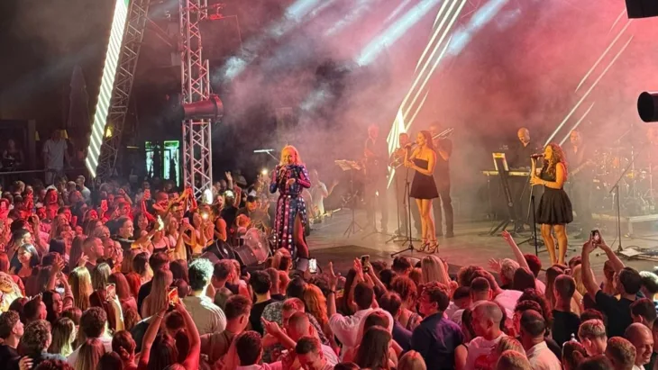 Lepa Brena