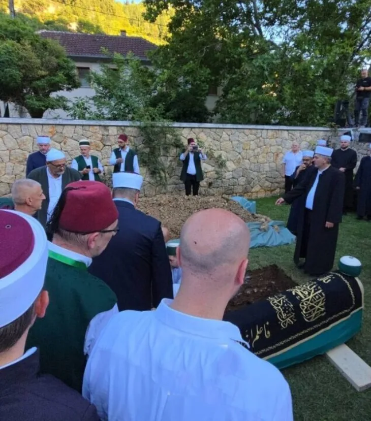 Stolac klanjana dzenaza i obavljen ukop generalu Halil Brzina