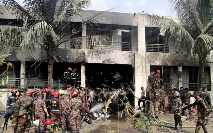 Bangladeš avion tragedija