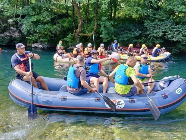 Una regata stotine ucesnika veslaju ka strbackom buku l 1c05d3306f13e2235a66358f6f22a8c1 6881fe18b9b2a