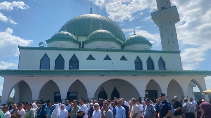 Bosanska Krupa  džamija u džematu Jezerski-Dijelovi