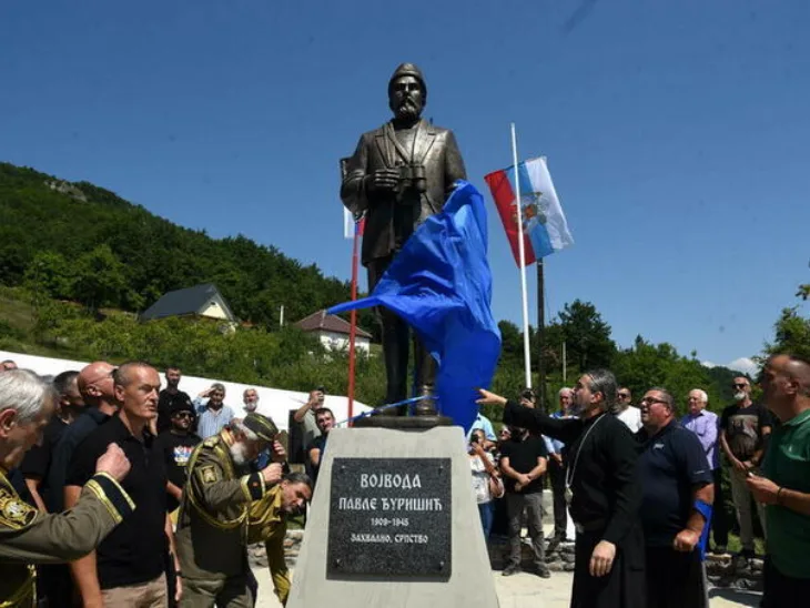 Vladimir Janković Crna Gora Jankovic u crnoj majici dolje lijevo na otkrivanju spomenika cetnickom komandantu Durisicu