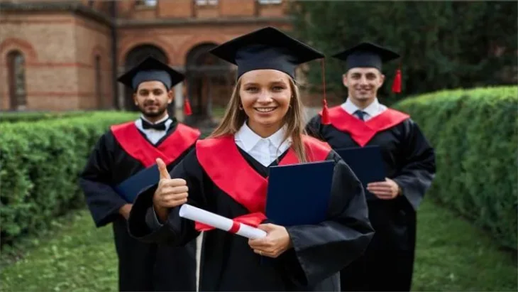 Studenti master s degree costs britain 2