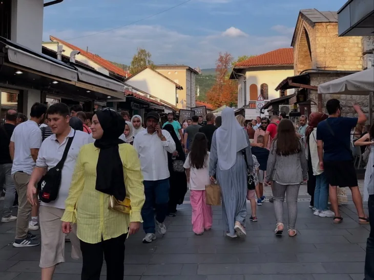 Sarajevo ulica turisti