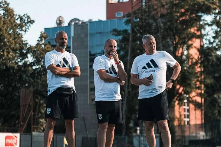 FK Sarajevo husref  Musemic i saradnici pred pocetak derbija
