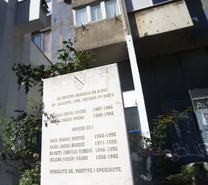 Sarajevo odalo počast žrtvama stravične tragedije na Trgu heroja