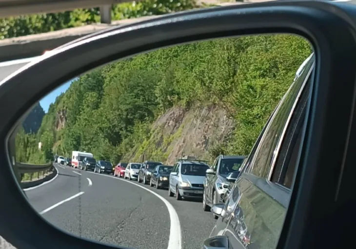 Kolona vozila prema konjicu2 872x610