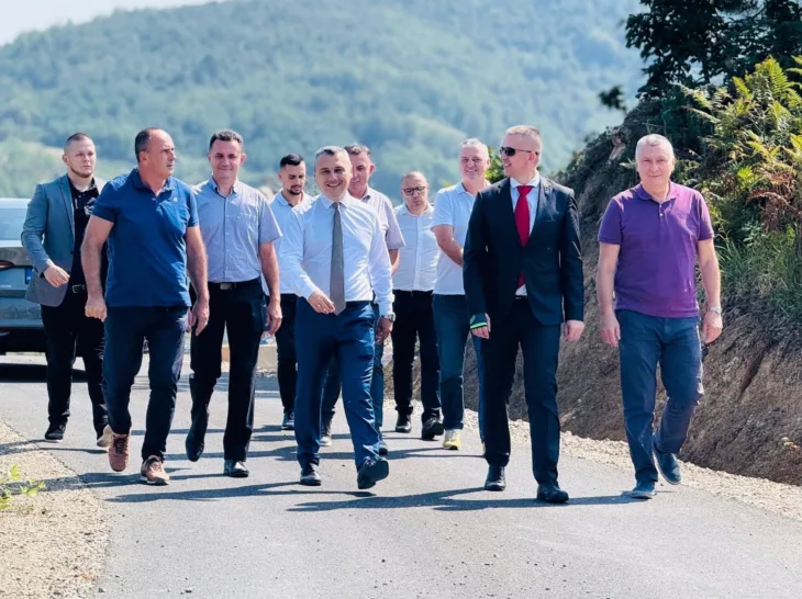 Dizdar u društvu Dragomira Vasića