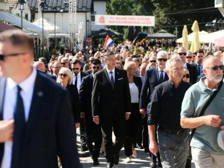Andrej plenkovic jajce