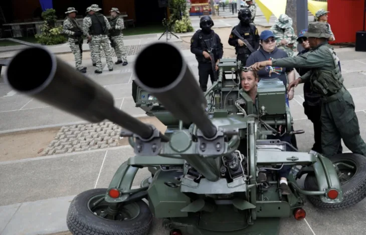 Venecuale civili oruzje/ Reuters
