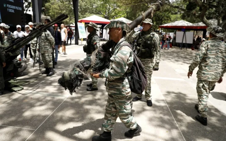 Venecuale civili oruzje/ Reuters
