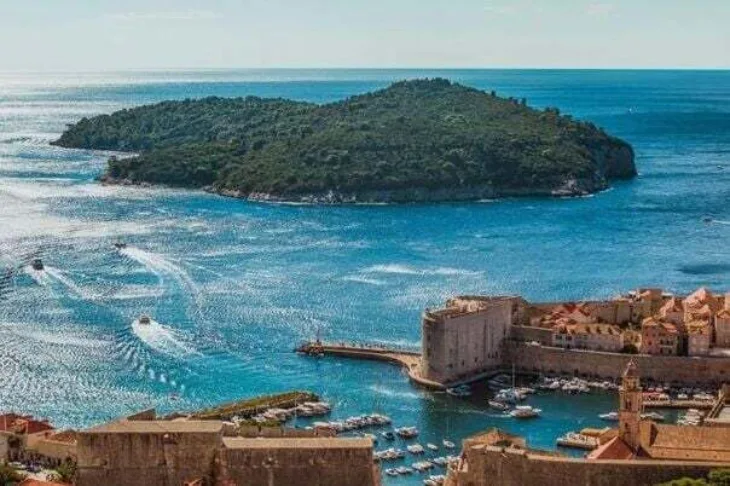 Lokruma otok kraj Dubrovnika
