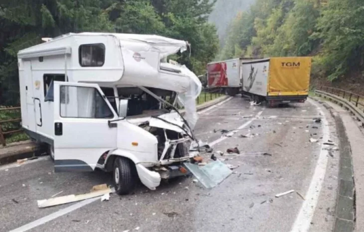 Travnik nesreća kampera i kamiona