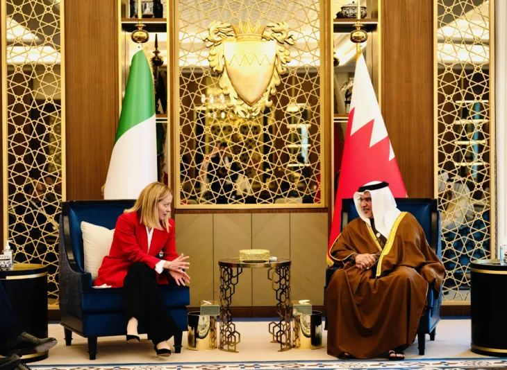 Giorgie Meloni i Salmana bin Hamada Al Khalife