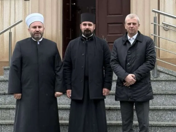 Imamo Tuzla svestenik