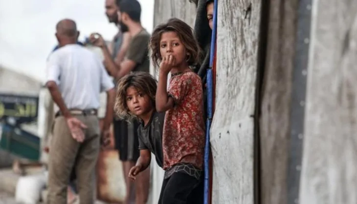 Gaza 10 Dvije palestinske djevojčice u kampu za raseljene osobe u Deir al-Balahu
