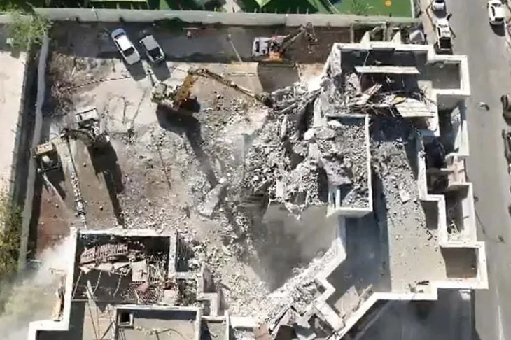 Izrael rusi zgradu unistenu iranskim projektilom