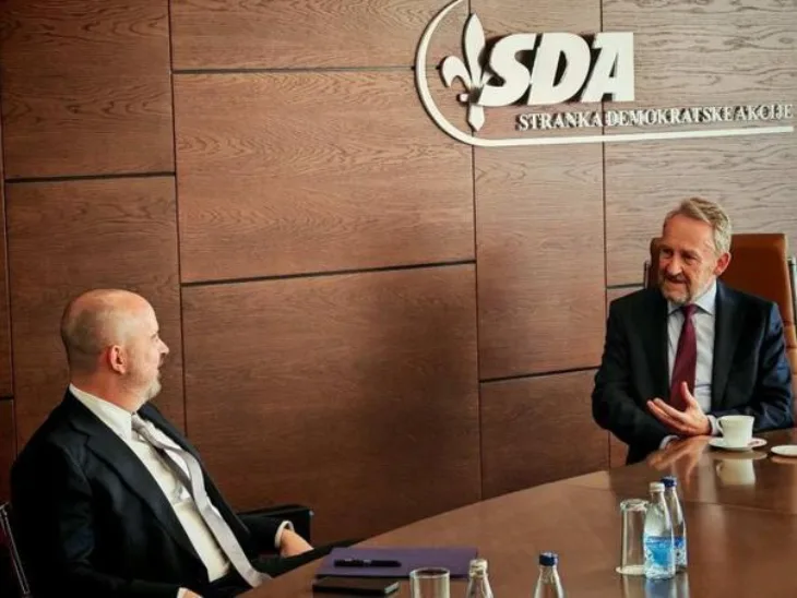 Bakir Izetbegovic  Johnom Ginkelom