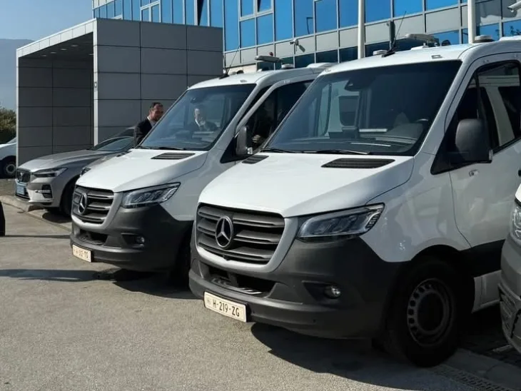 Nizozemska donirala Bi H specijalna vozila za upravljanje migracijama 1