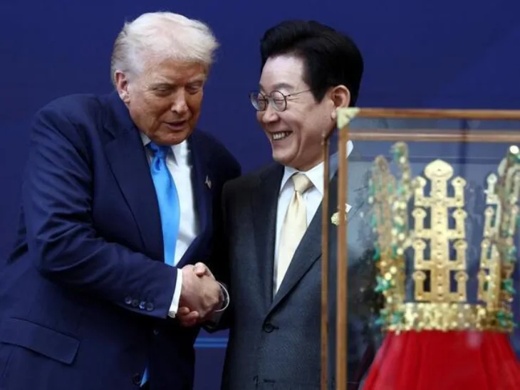 Donald Trump u Juzna Koreja dobio repliku zlatne krune