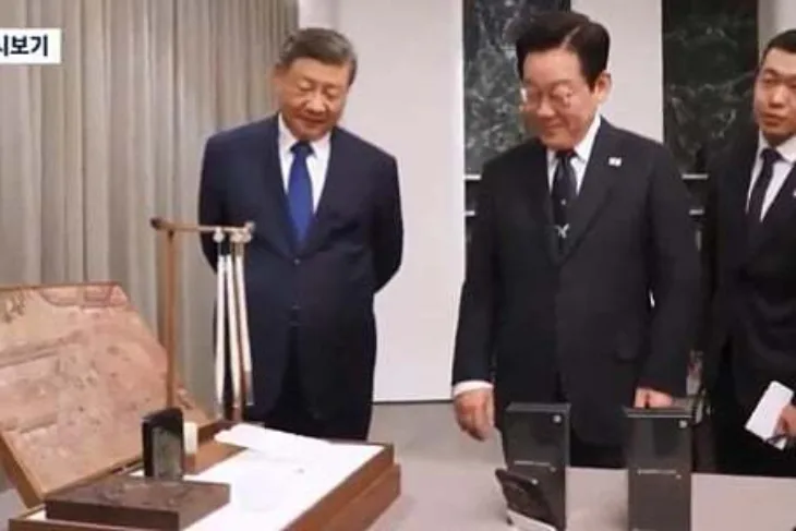 Lee Jae Myung Xi Jinping Kina Južna Koreja mobitele pa se našalili o mogućnosti špijunaže
