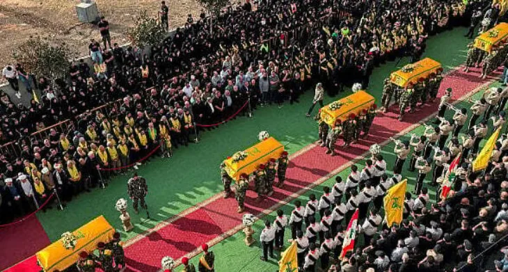 Liban Stotine ljudi na dženazi žrtava izraelskih napada u Nabatiehu Foto: Reuters