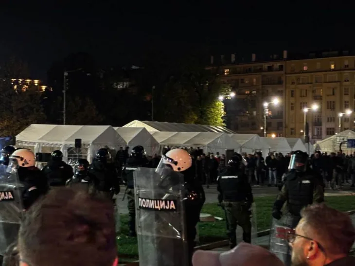 Srbija Haos ispred Skups tine 8
