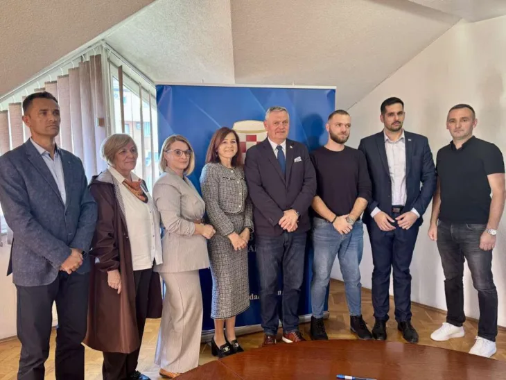 Prosvjetni radnici u Kantonu 10 dobivaju povisicu