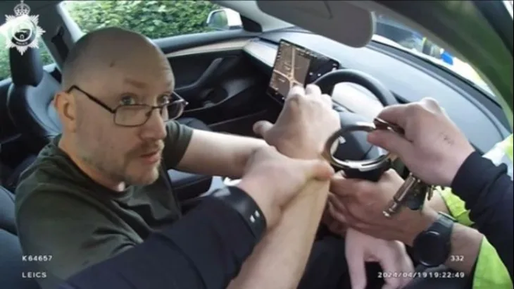 Pol Lipskomb. Leicestershire Police Britanac mamio djevojcice preko Snapchata