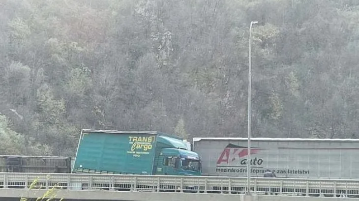 saobraćajna nesreća Vjetar prevrnuo prikolicu kamiona
