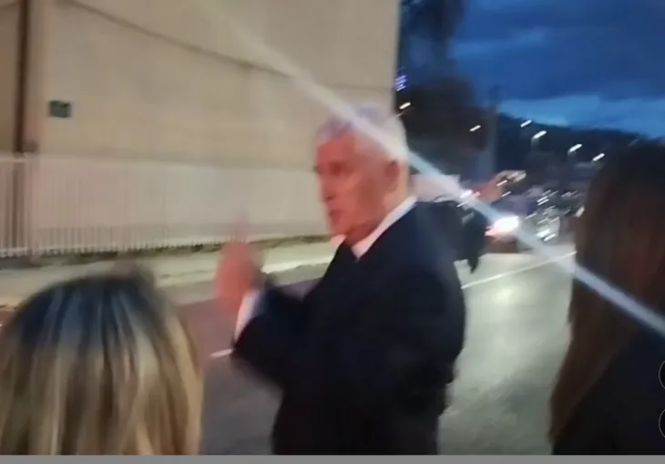 Dragan Covic medu prvima izasao iz Ambasade SAD