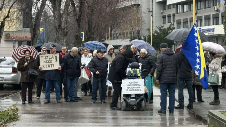Penzioneri protest Tuzla