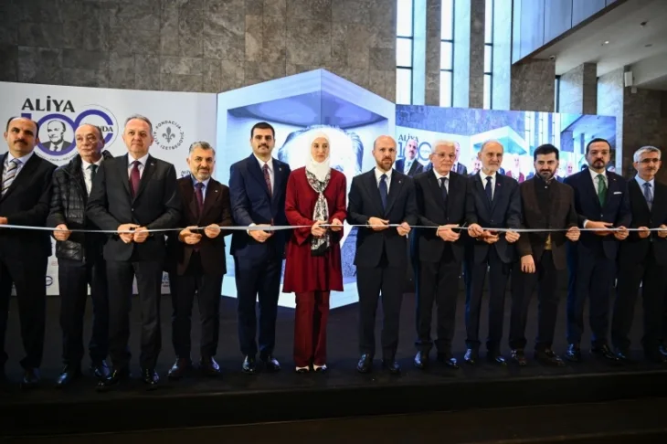 U Istanbulu otvorena izlozba Sto godina Alije Izetbegovica
