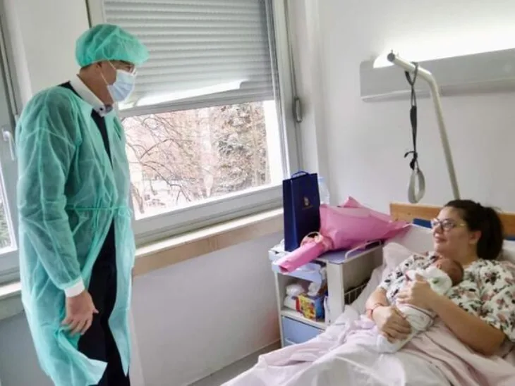 Gradonacelnik avdic posjetio prvorodjenu bebu u sarajevu u 2026 godini fdsdgdfhfghgf 6957a8eddd9bb