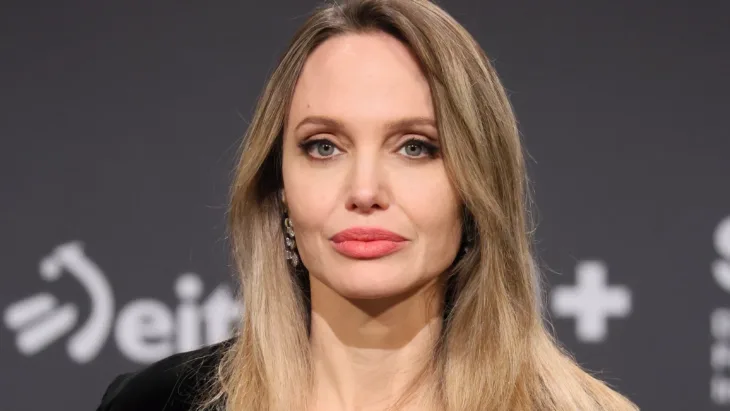 Angelina Jolie 01