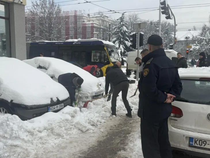 Zatvorenici policija snijeg5