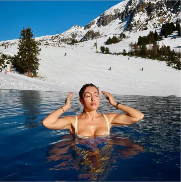 Hana Hadziavdagic u kupacem kostimu na snijegu 1