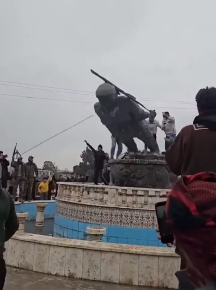 Dirija 01 Sirijska vojska zauzela grad Raqqu