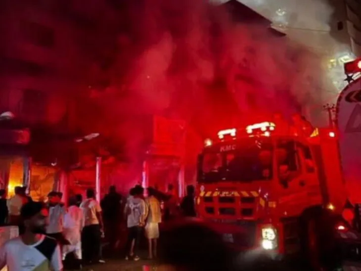 Pakistan Požar u trgovačkom centru u Karachi