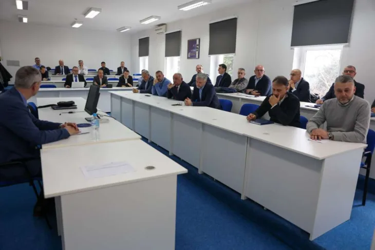 Sastanak cveste 1769167376